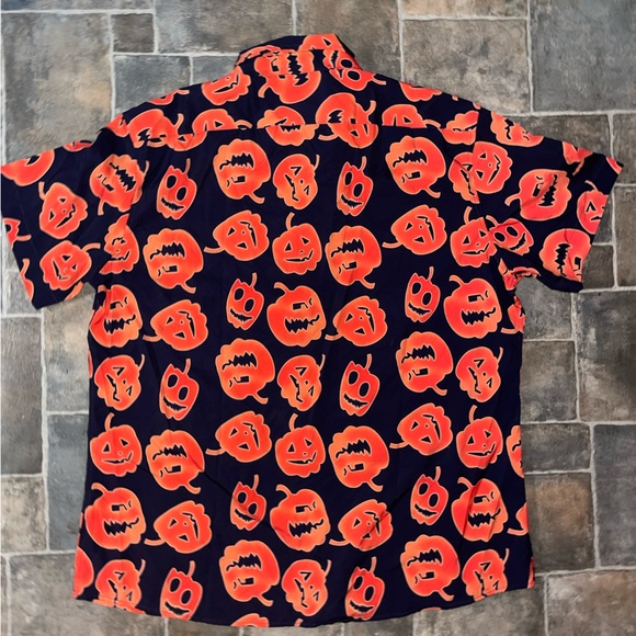 Polyester button down shirt for men xl pumpkins 🎃 cute and soft - Picture 4 of 7